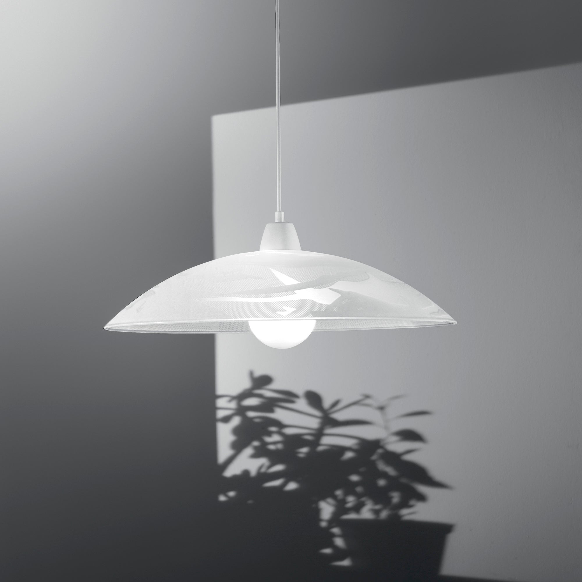 Lampadario a sospensione ALABASTRO in vetro curvato e pendel in plastica - FT-FeelThe