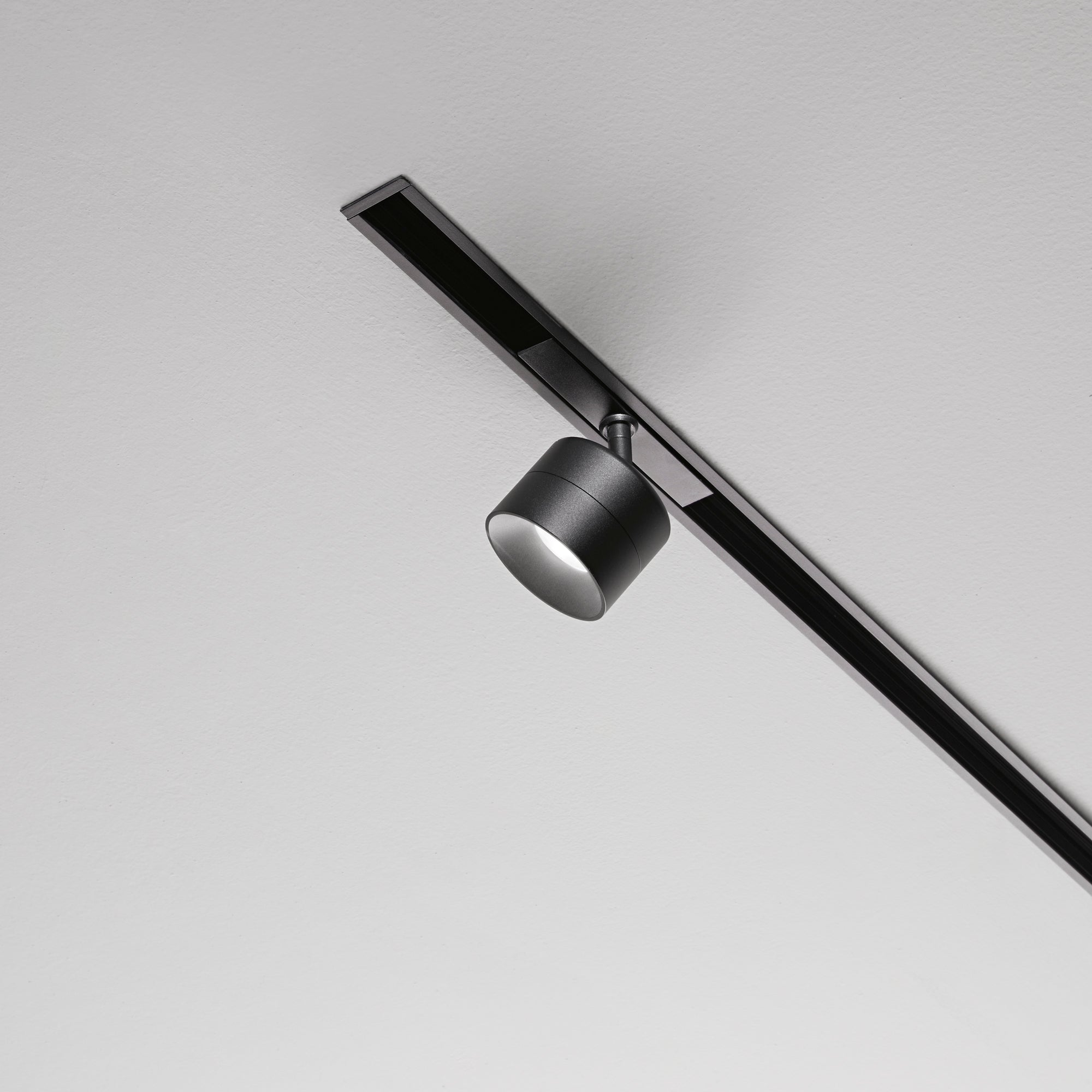 Faro binario LED con luce spot DAVINCI SHOT nero 48V in alluminio - FT-FeelThe