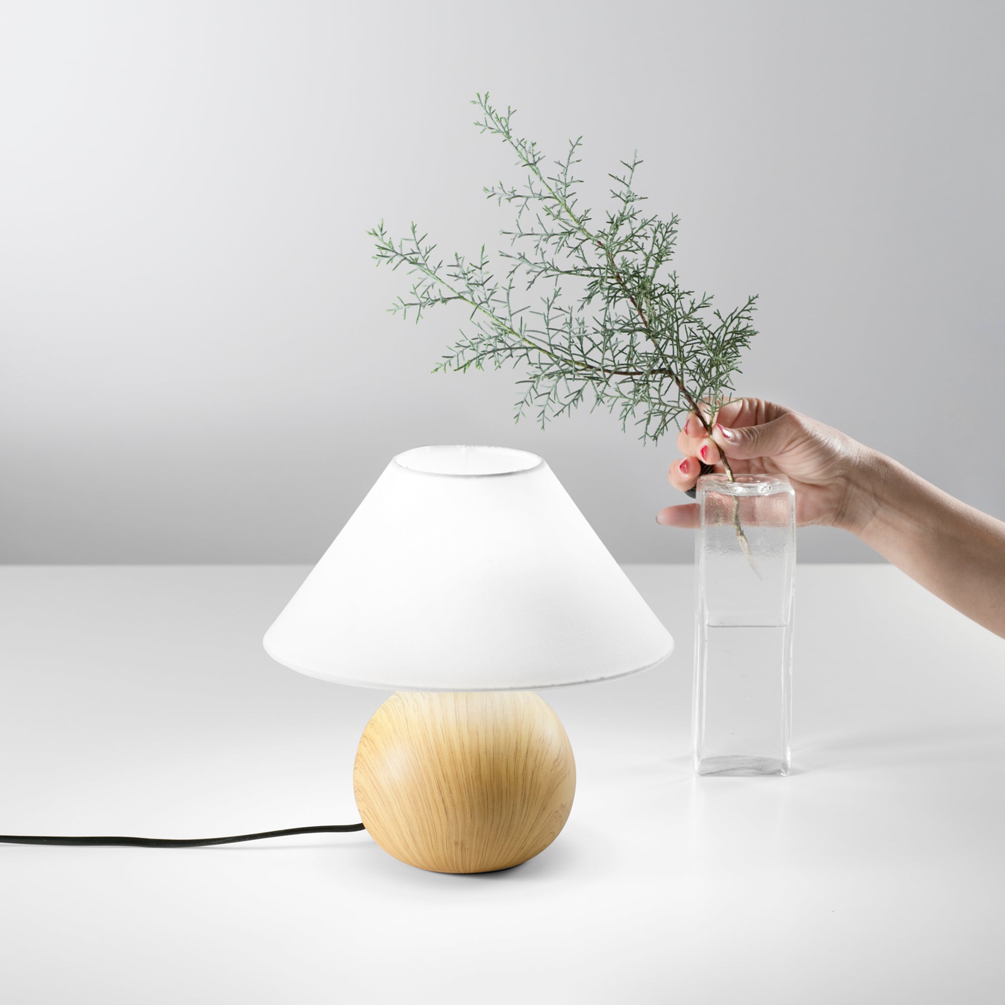 Lampada da tavolo PINO in ceramica effetto legno naturale e paralume in tessuto - FT-FeelThe