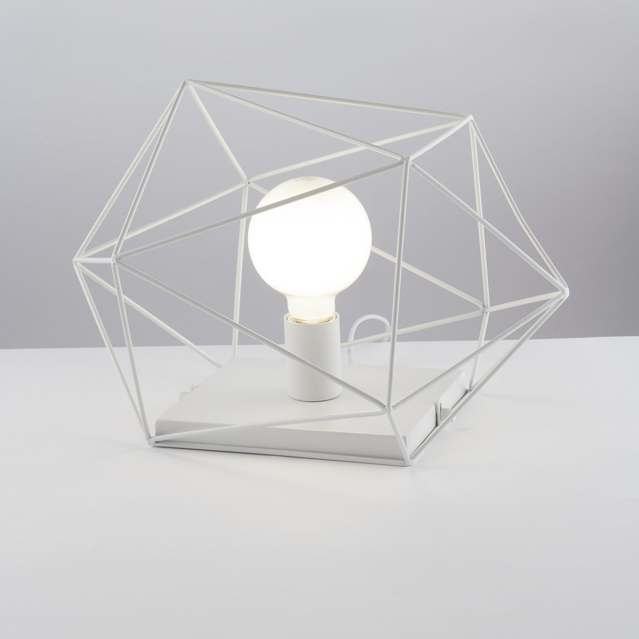 Lampada da tavolo ABRAXAS nera e oro in metallo dal design geometrico - FT-FeelThe