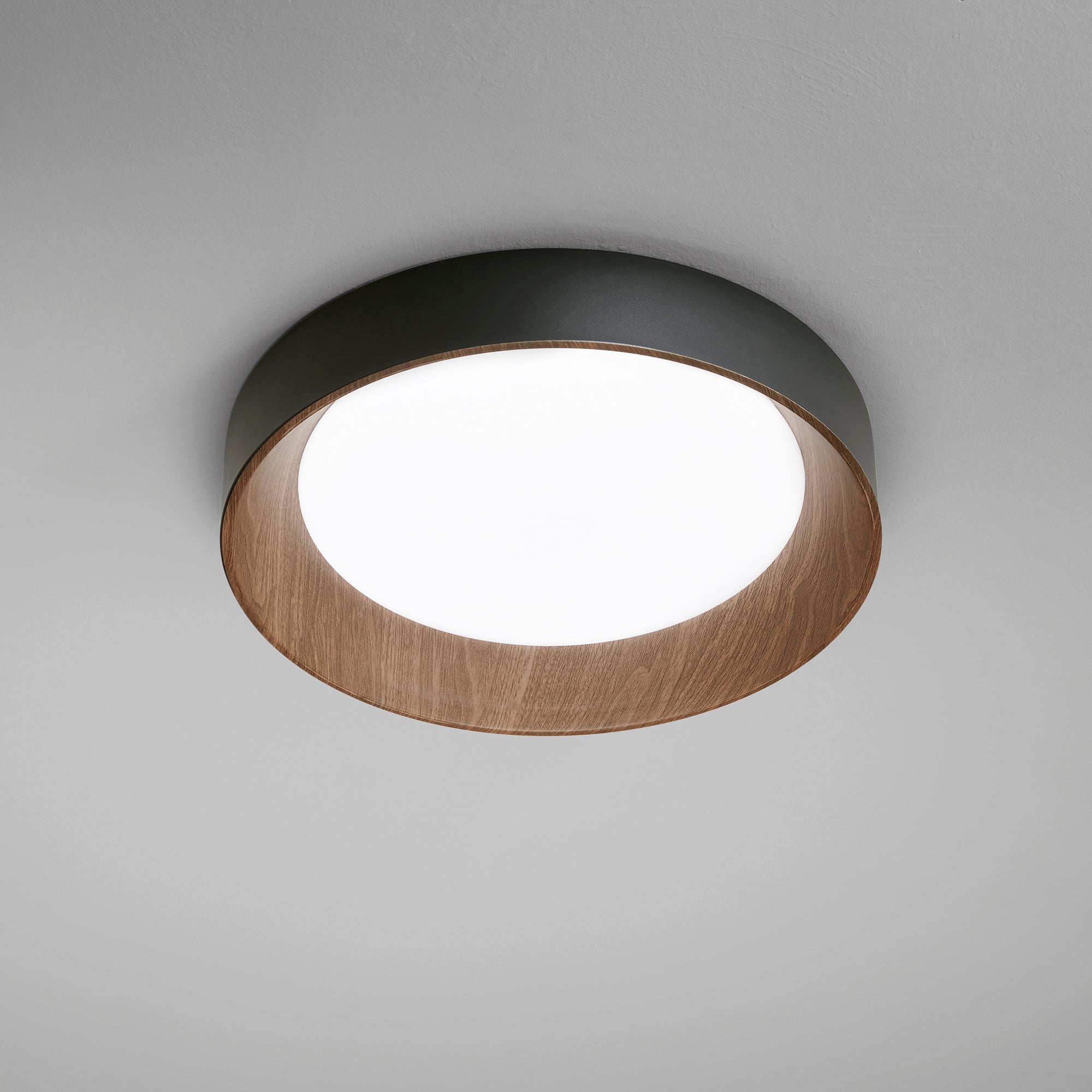 Plafoniera ARKA metallo nero o bianco, con interno dall'effetto legno - FT-FeelThe