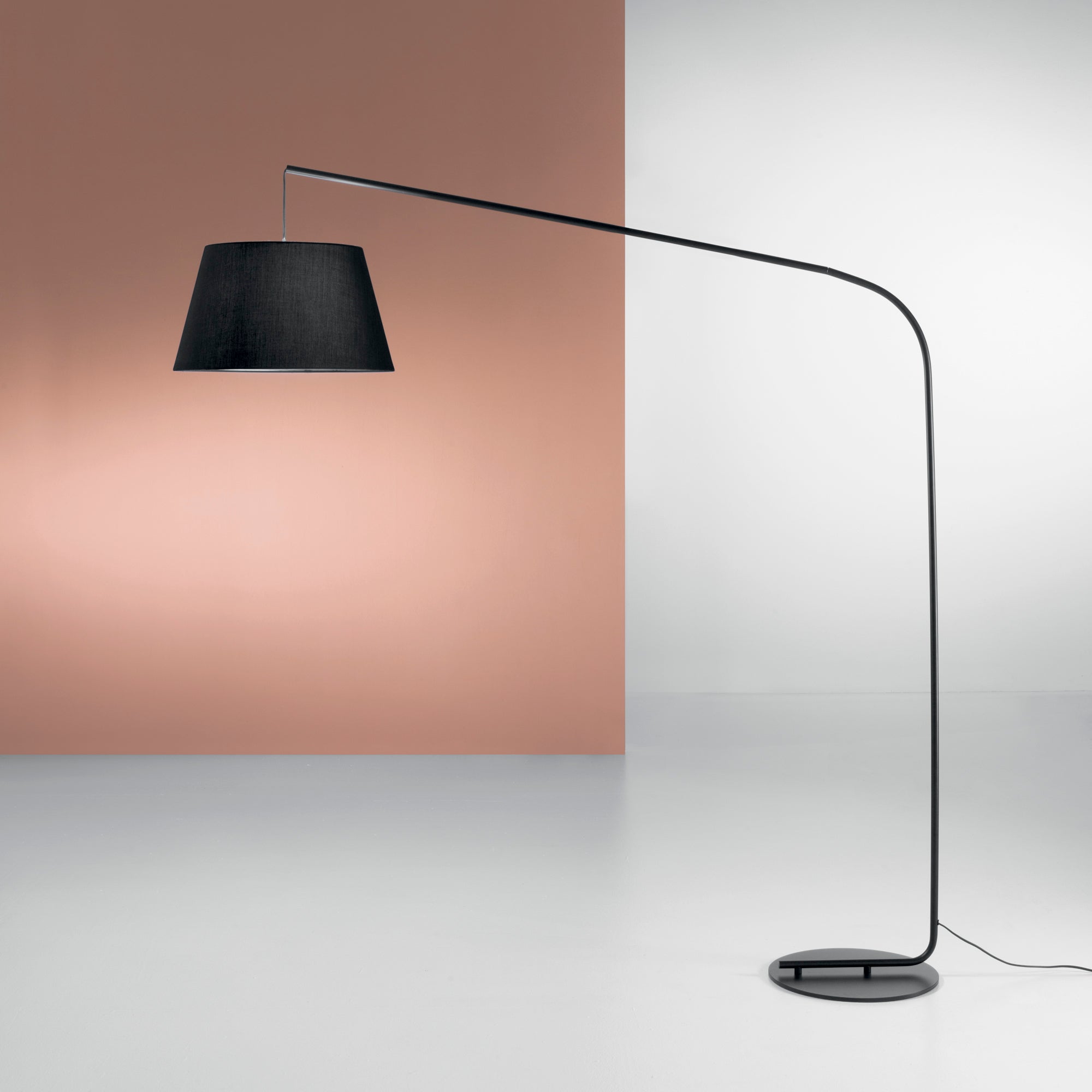 Piantana ENJOY in metallo con paralume in tessuto nero - FT-FeelThe