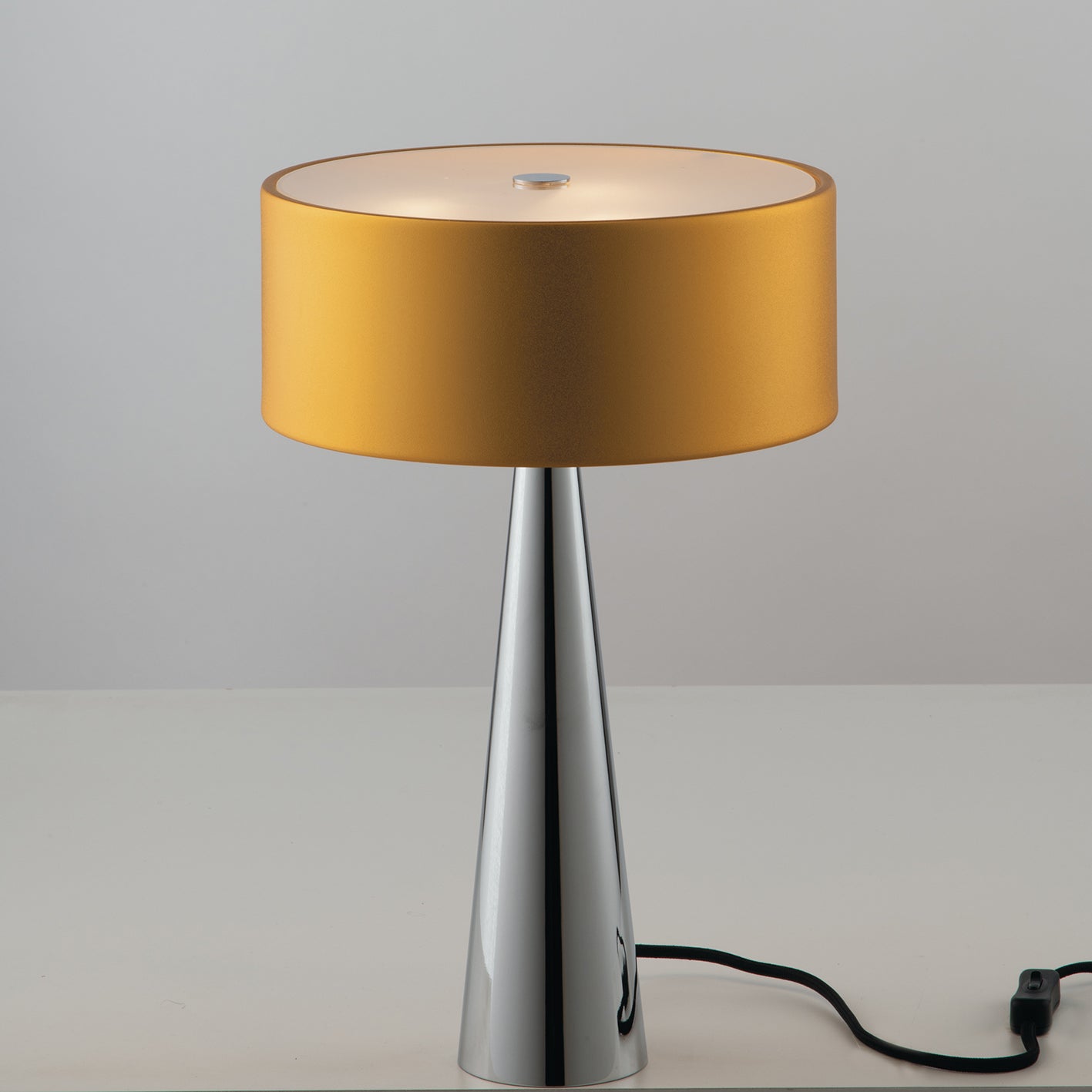 Lampada da tavolo argento HEMINGUAY in metallo con paralume in alluminio - FT-FeelThe
