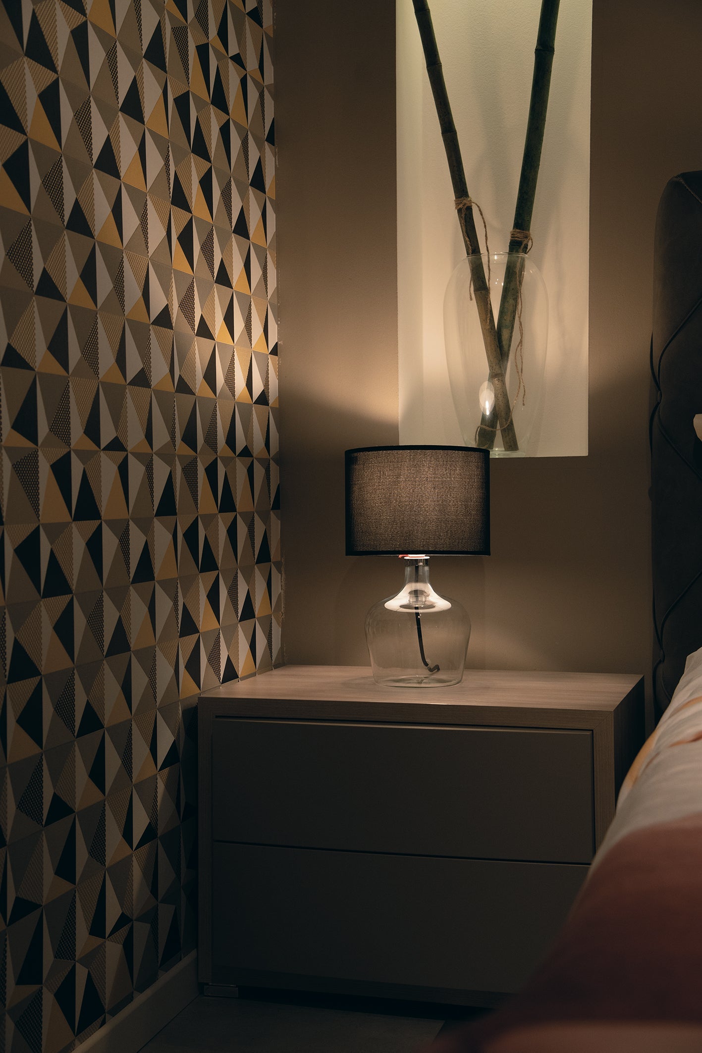 Lampada da tavolo HENDRIX in vetro con paralume e cavo in tessuto - FT-FeelThe