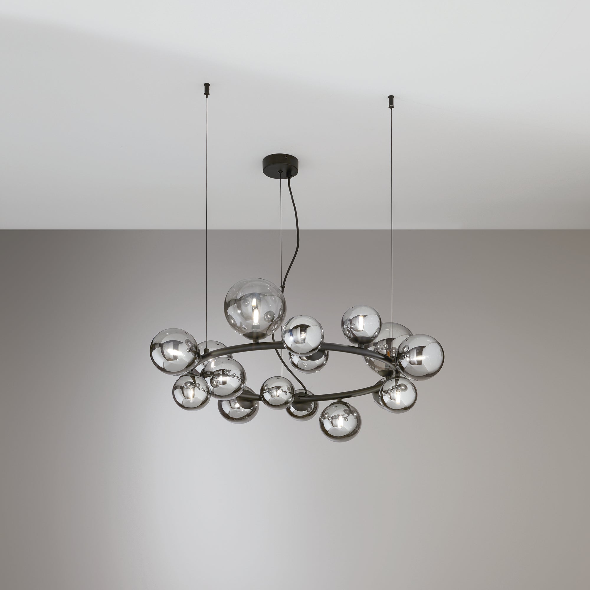 Lampadario a sospensione HONEY con sedici diffusori in vetro soffiato - FT-FeelThe