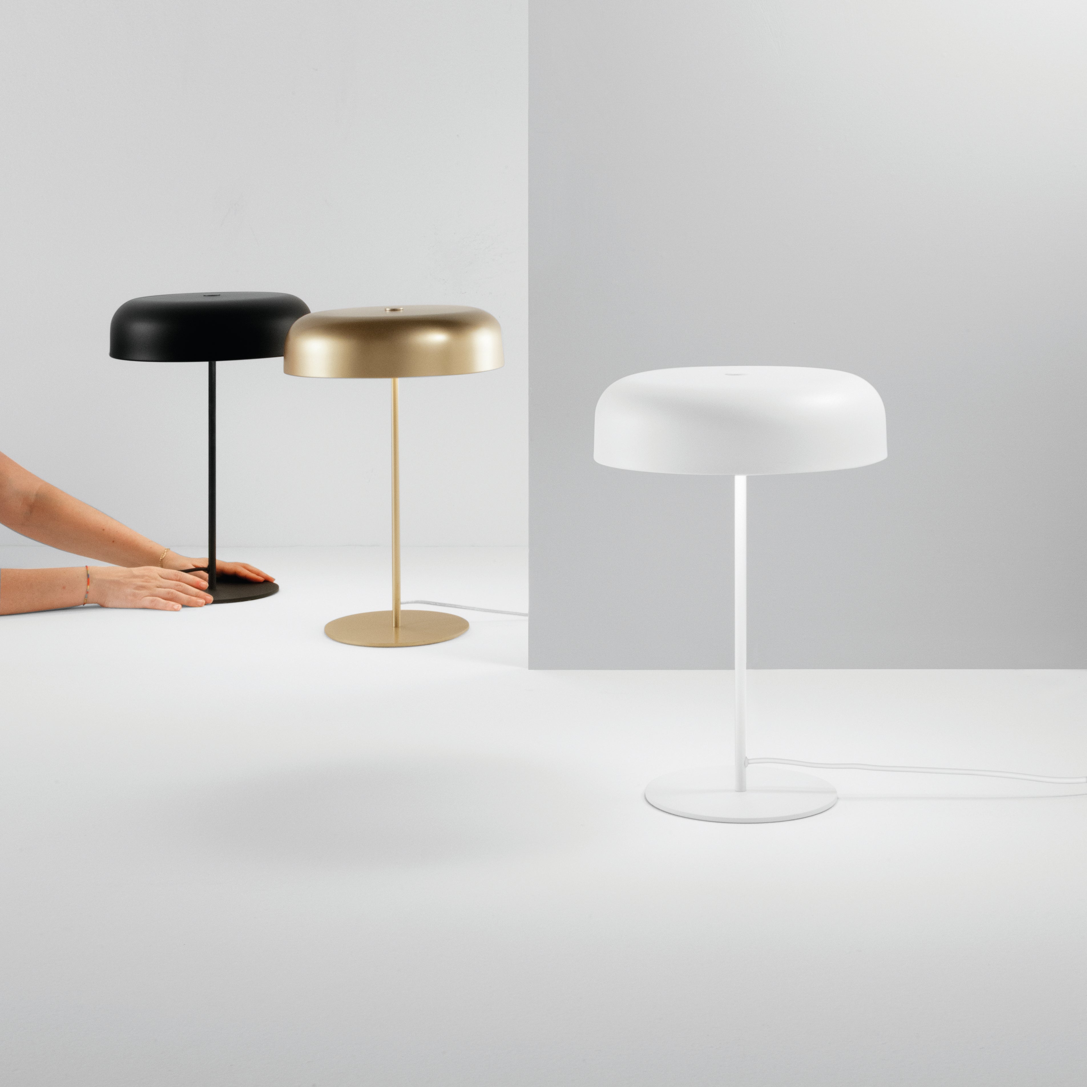 Lampada da tavolo ICEMAN oro in metallo - FT-FeelThe