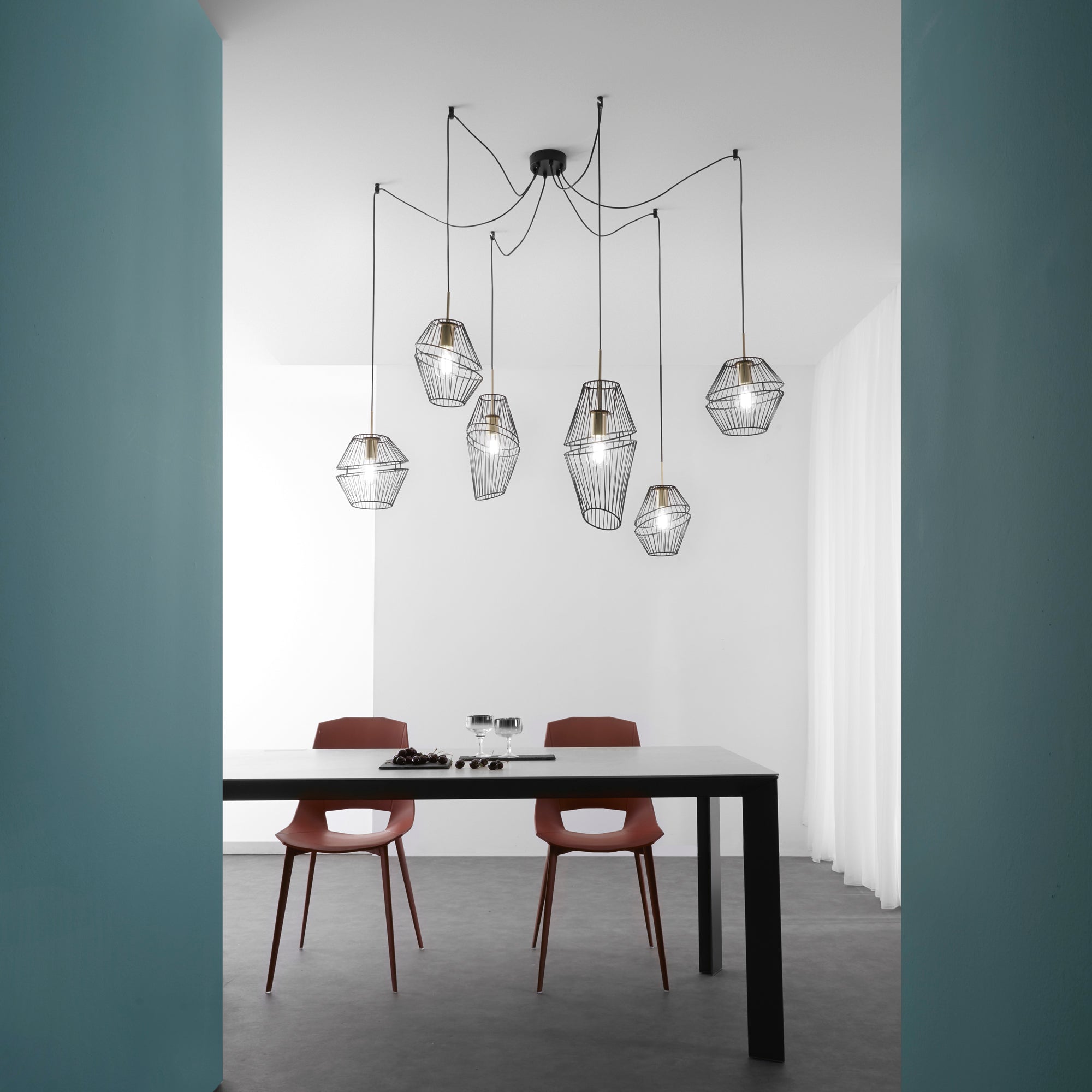 Lampadario a sospensione KIKO a sei luci in metallo nero e oro - FT-FeelThe
