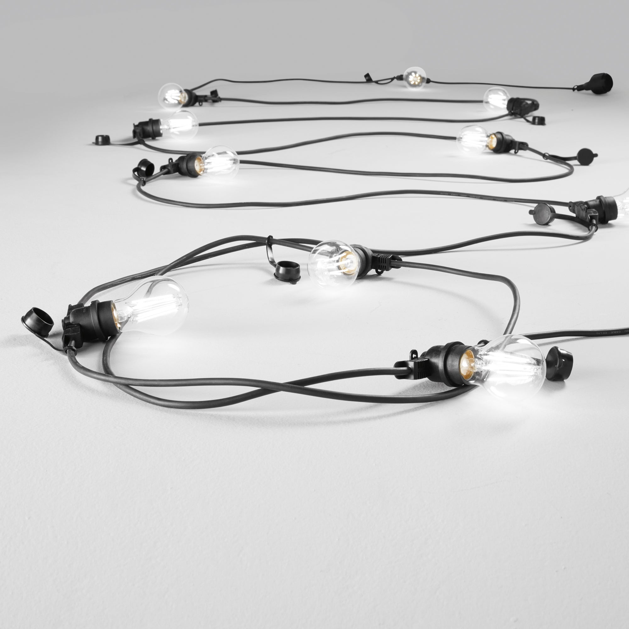 Stringa elettrificata Picnic con attacco E27 per esterni, con cavo in gomma inclusiva di spina schuko e connettore modulabile - FT-FeelThe