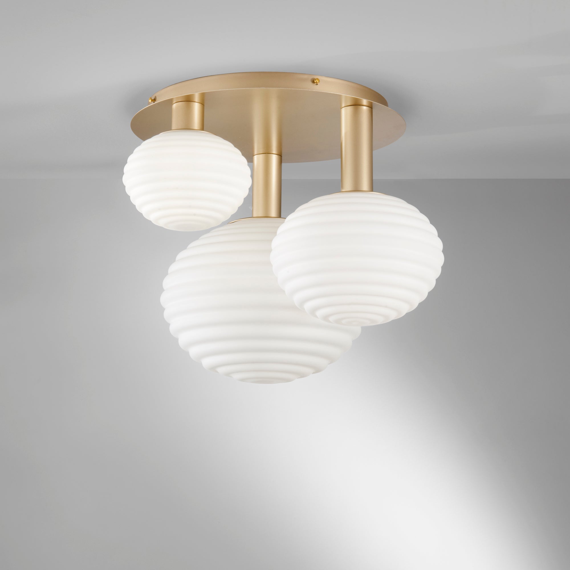 Plafoniera RIPPLE in metallo con tre diffusori in vetro - FT-FeelThe