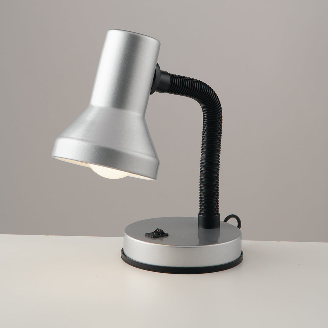 Lampada da tavolo LDT arancione in metallo con braccio flessibile - FT-FeelThe