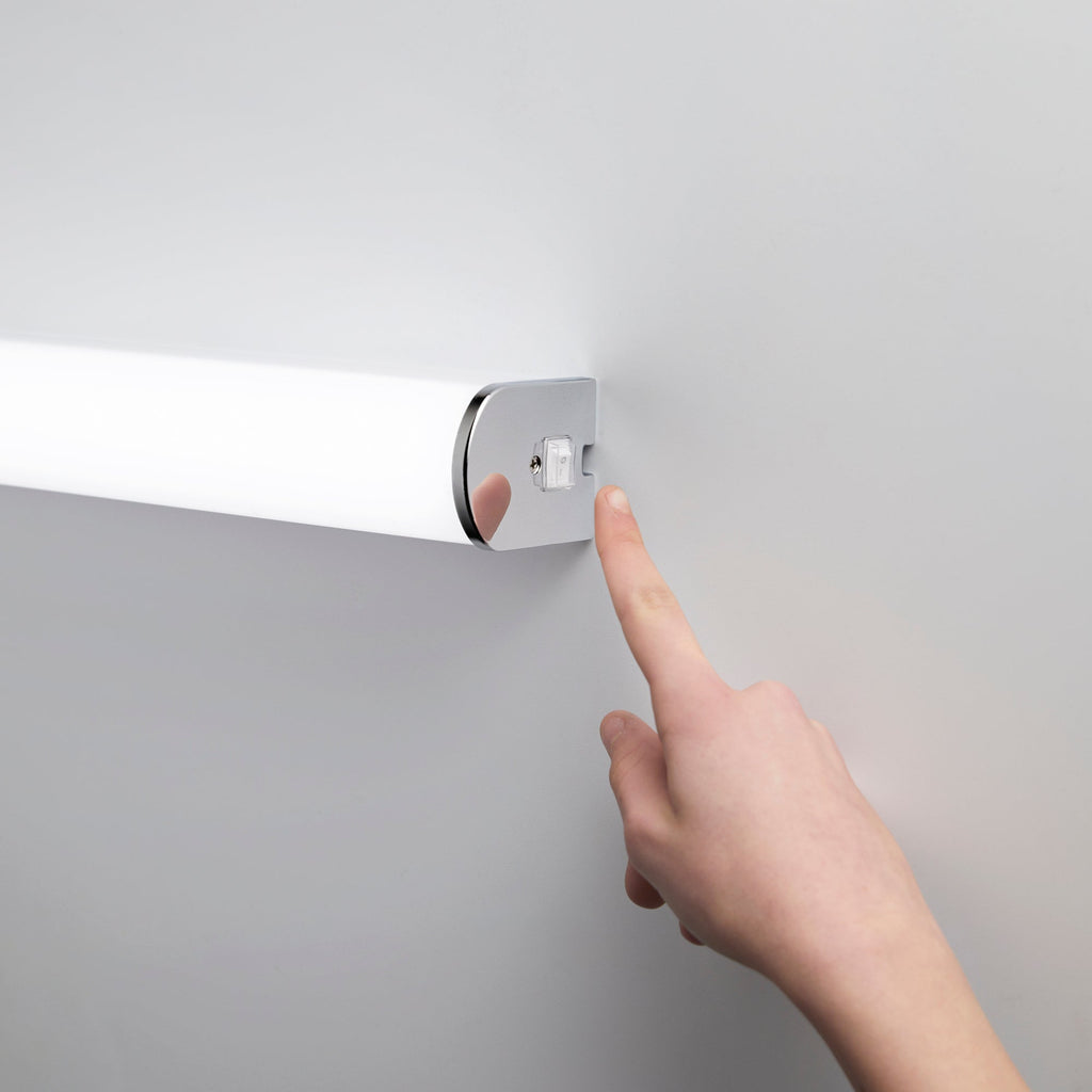 Applique LED Blaster 15W con struttura cromo e diffusore bianco, luce naturale - FT-FeelThe