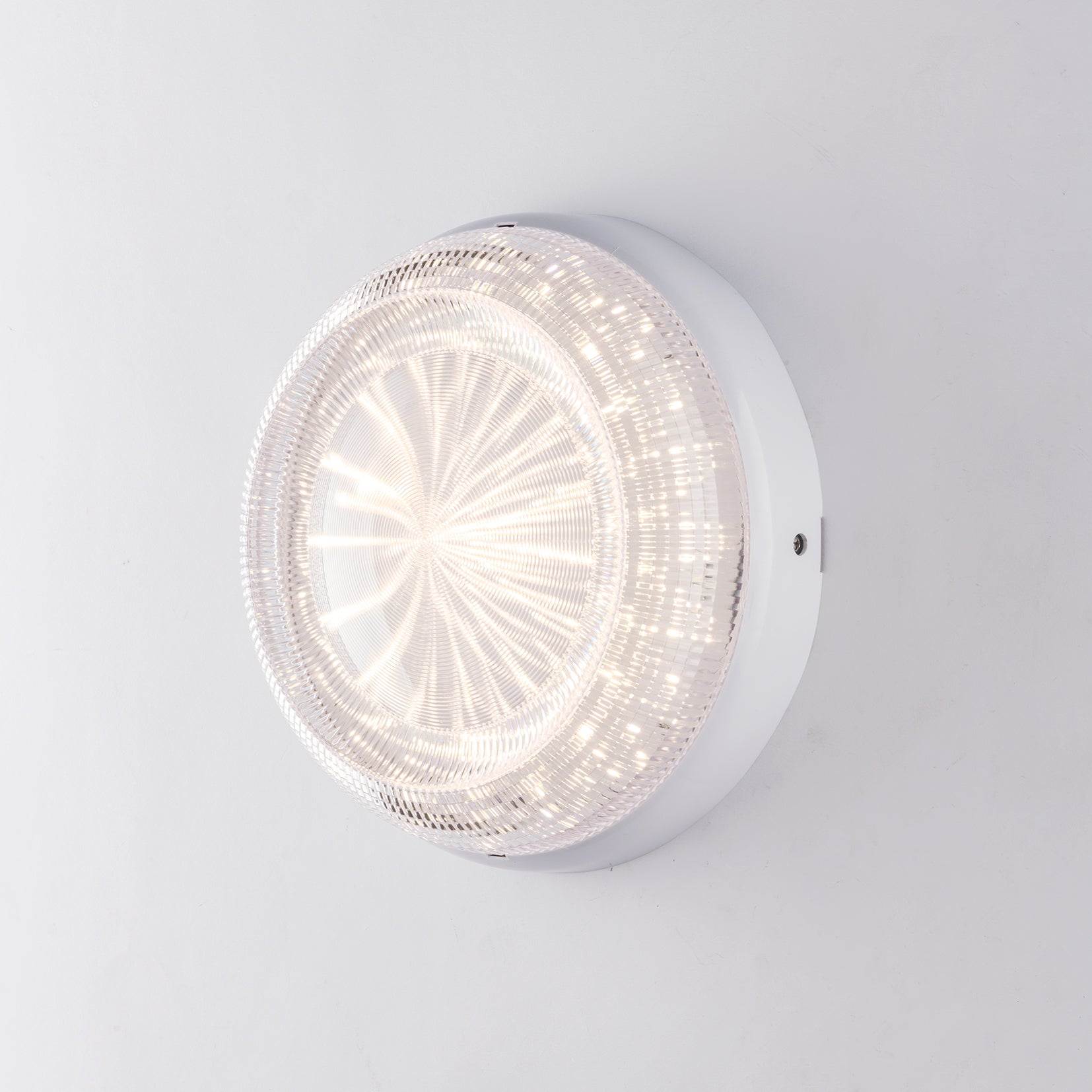 Plafoniera per esterni Capri con LED integrato, luce naturale e diffusore trasparente effetto diamantato. Disponibile in due dimensioni - FT-FeelThe