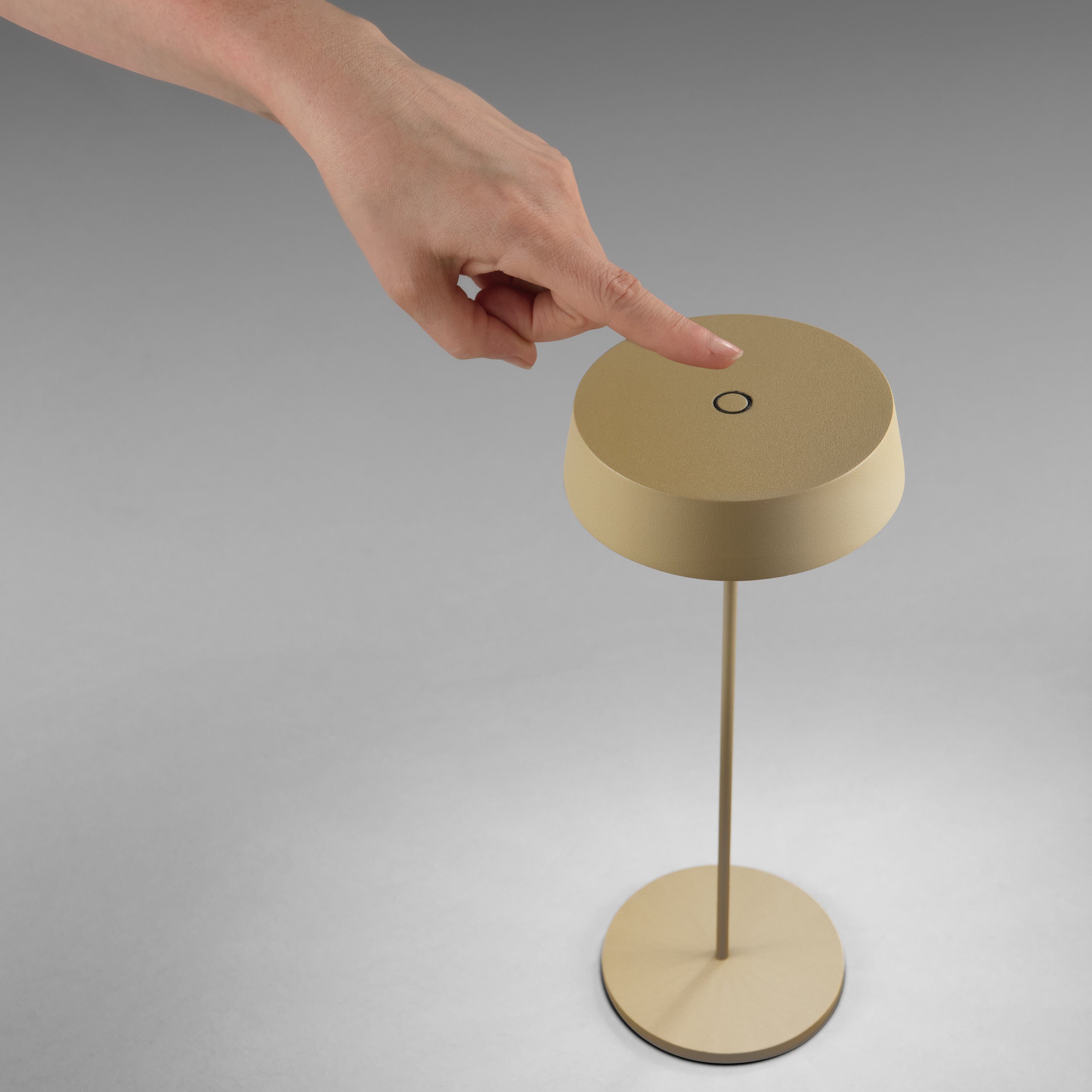 Lampada da tavolo ricaricabile LED COCKTAIL in metallo con touch dimmer - FT-FeelThe