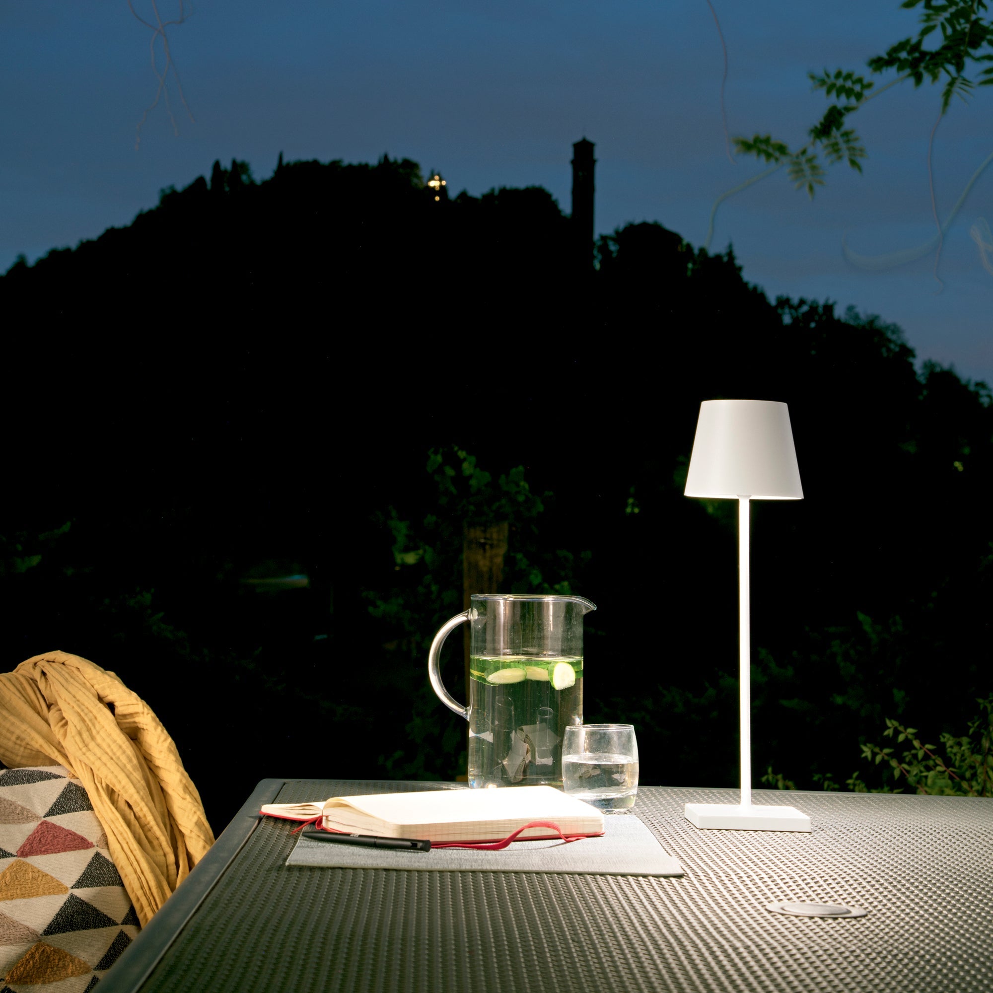 Lampada da tavolo LED DRINK ricaricabile in metallo con touch dimmer - FT-FeelThe