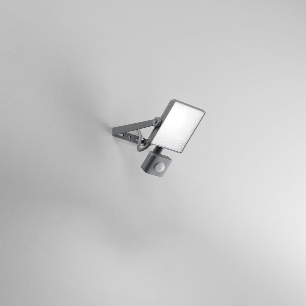 Proiettore LED AXEL sensor in alluminio argento con sensore di movimento CCT IP65 - FT-FeelThe