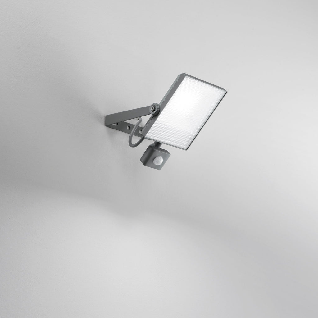 Proiettore LED AXEL sensor in alluminio argento con sensore di movimento CCT IP65 - FT-FeelThe