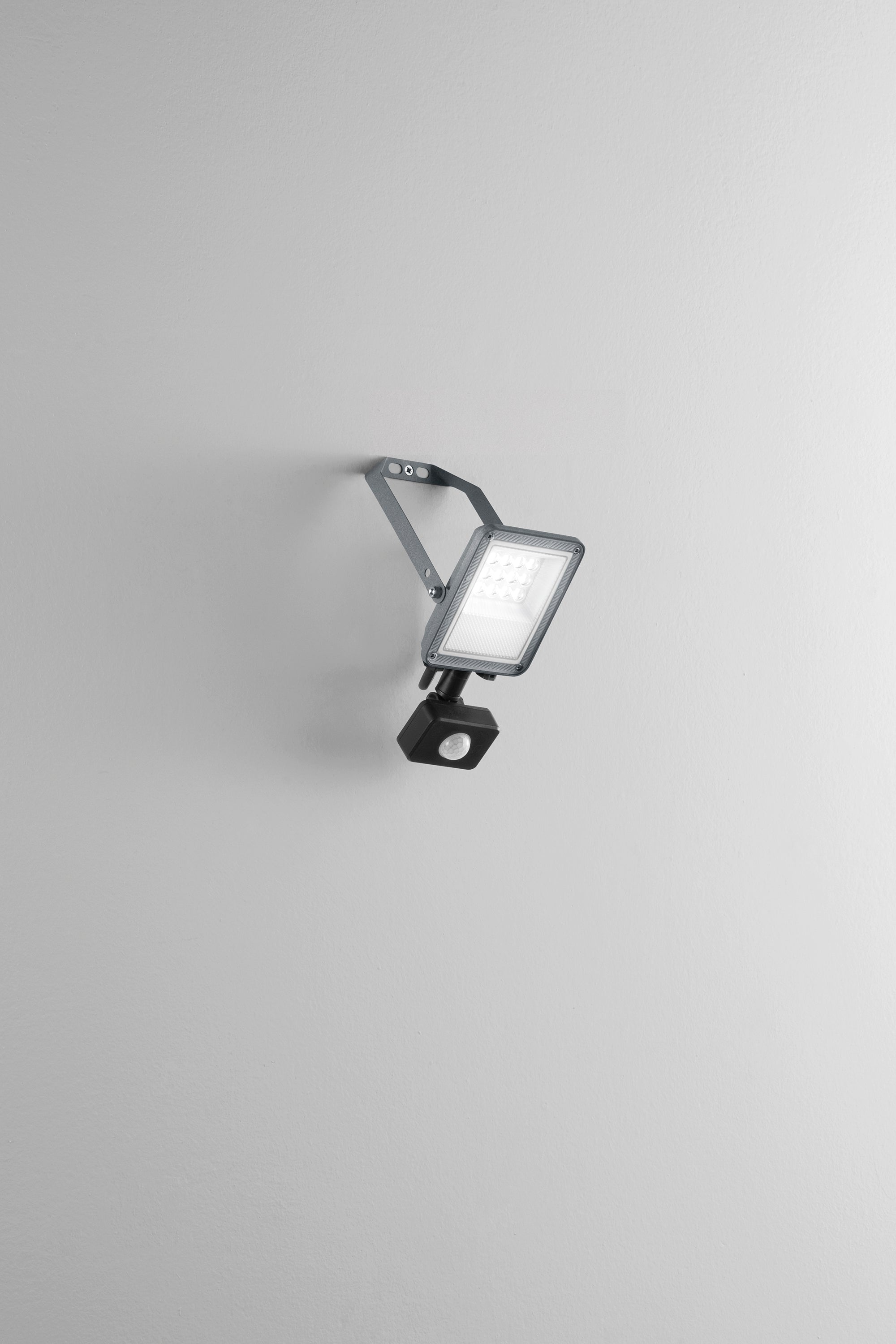 Proiettore LED ESUS con sensore di movimento regolabile | FT Feel The