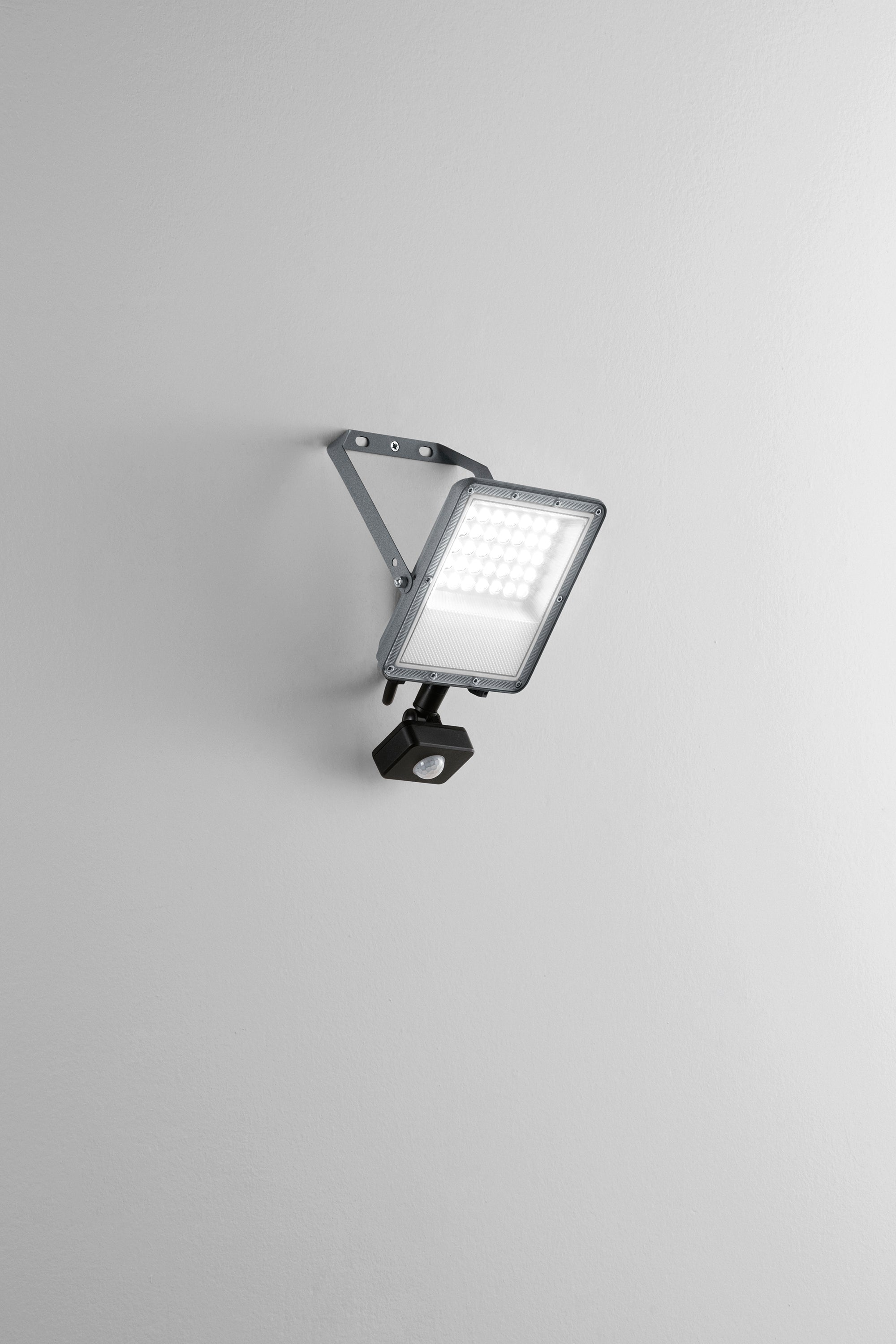 Proiettore LED ESUS con sensore di movimento regolabile | FT Feel The