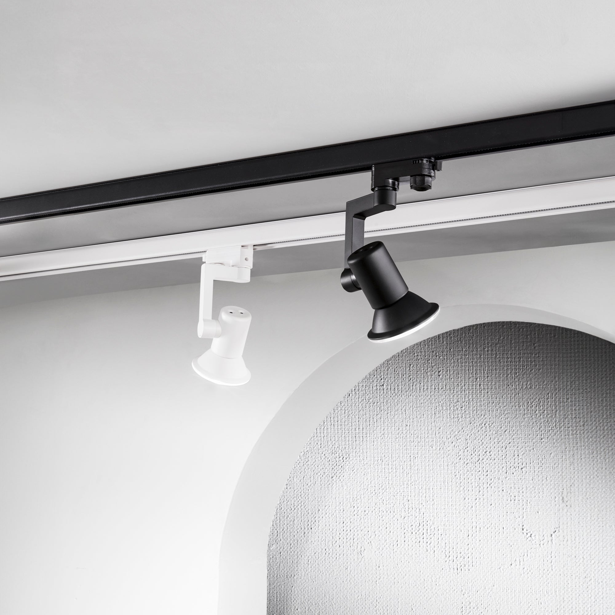 EXPRESS track light with three-phase adapter