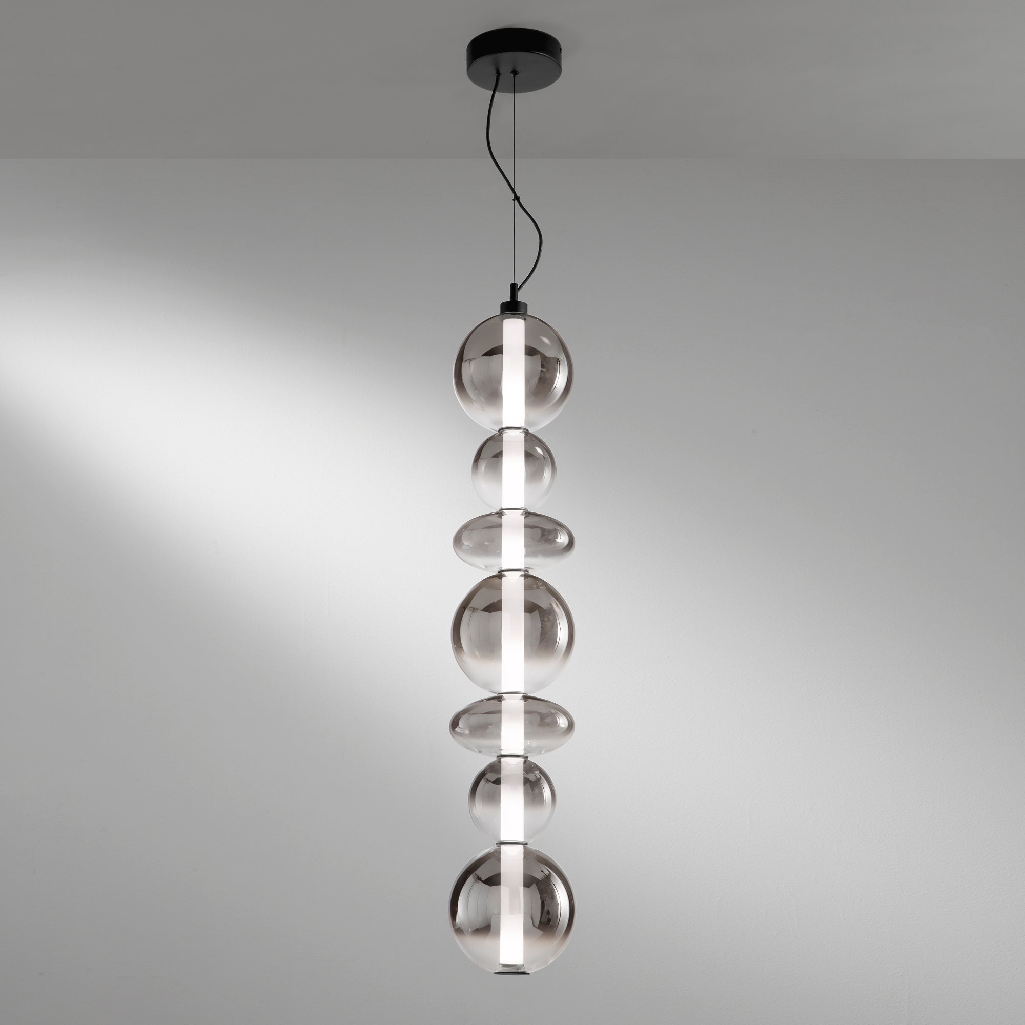 Sospensione LED KEMET in metallo con diffusori in vetro fumè - FT-FeelThe