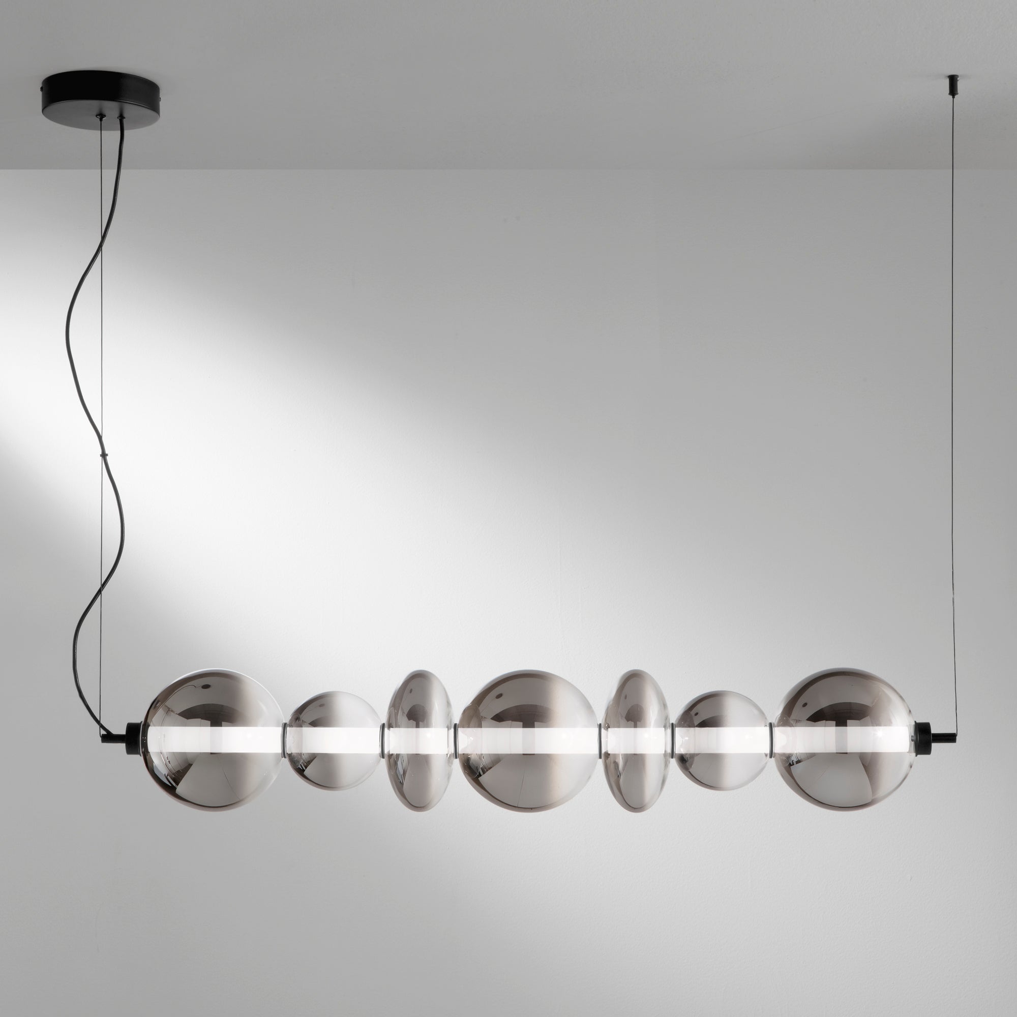 Sospensione LED KEMET in metallo con diffusori in vetro fumè - FT-FeelThe