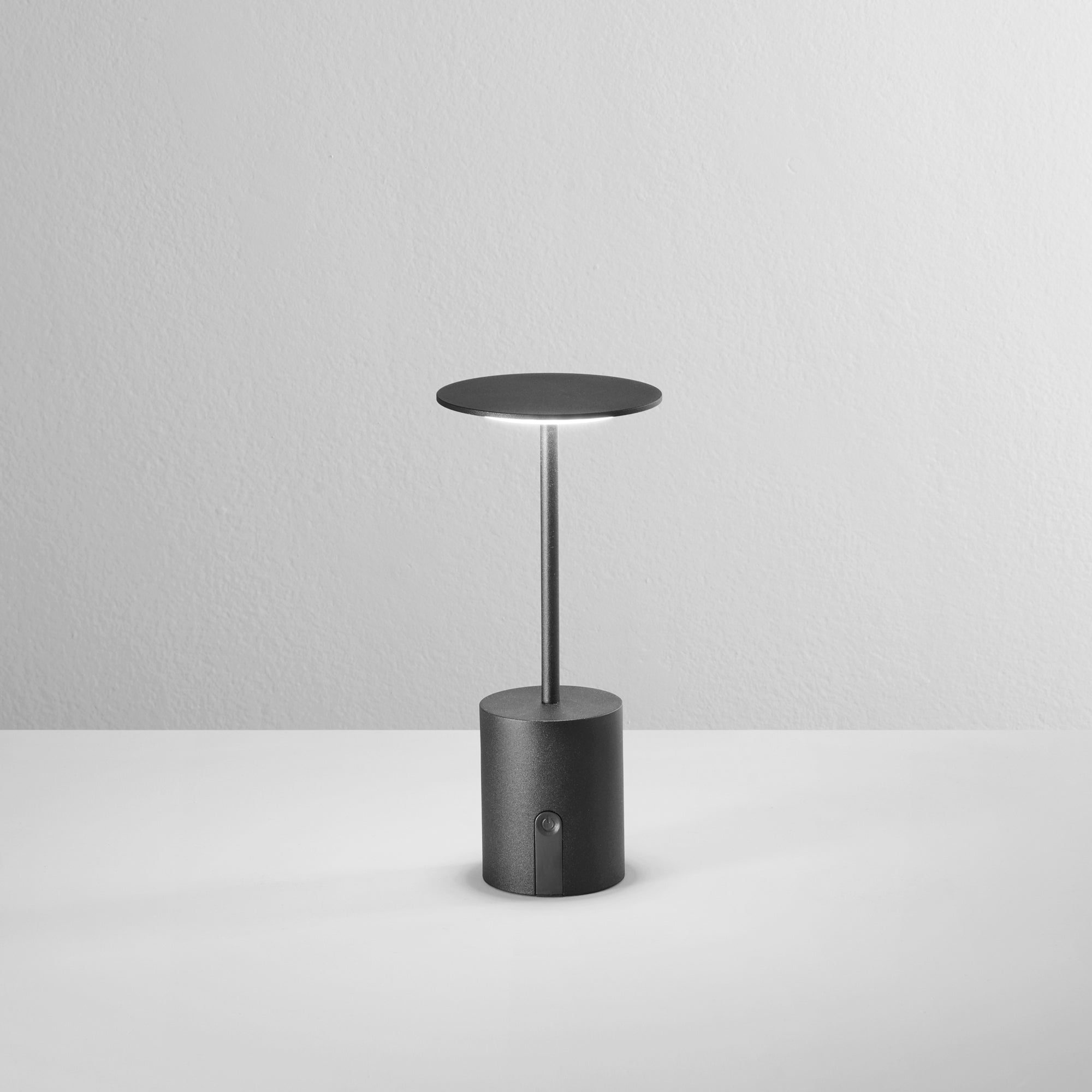 Lampada LED da esterno LIBERTY ricaricabile in metallo oro 2W 3000K con dimmer - FT-FeelThe