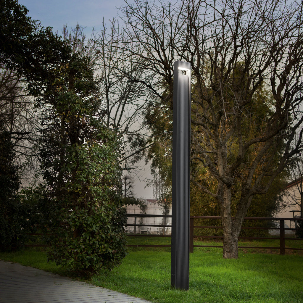 LUMINA LED outdoor pole in aluminum