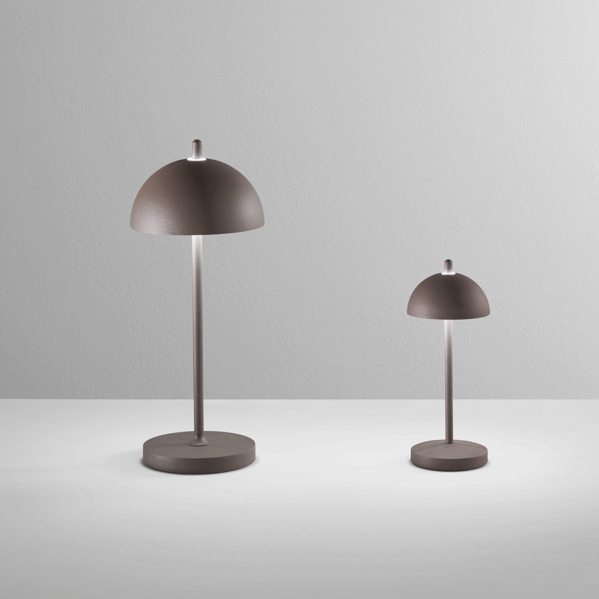 Lumetto LED PARTY ricaricabile da esterno in metallo 2,5W 3000K con dimmer 30 cm. - FT-FeelThe