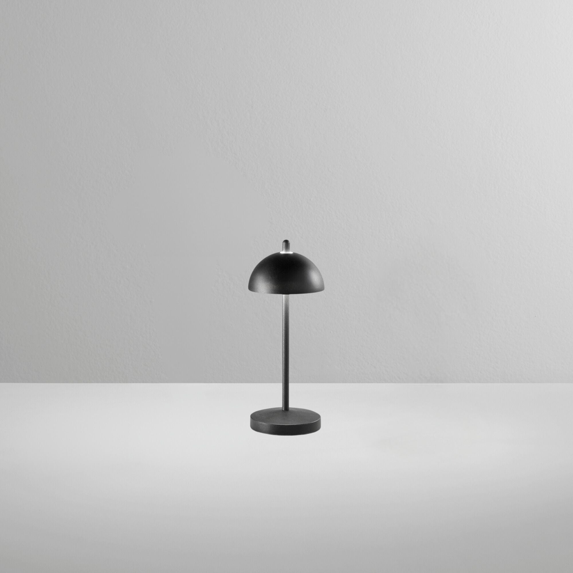 Lumetto LED PARTY ricaricabile da esterno in metallo 2,5W 3000K con dimmer 30 cm. - FT-FeelThe