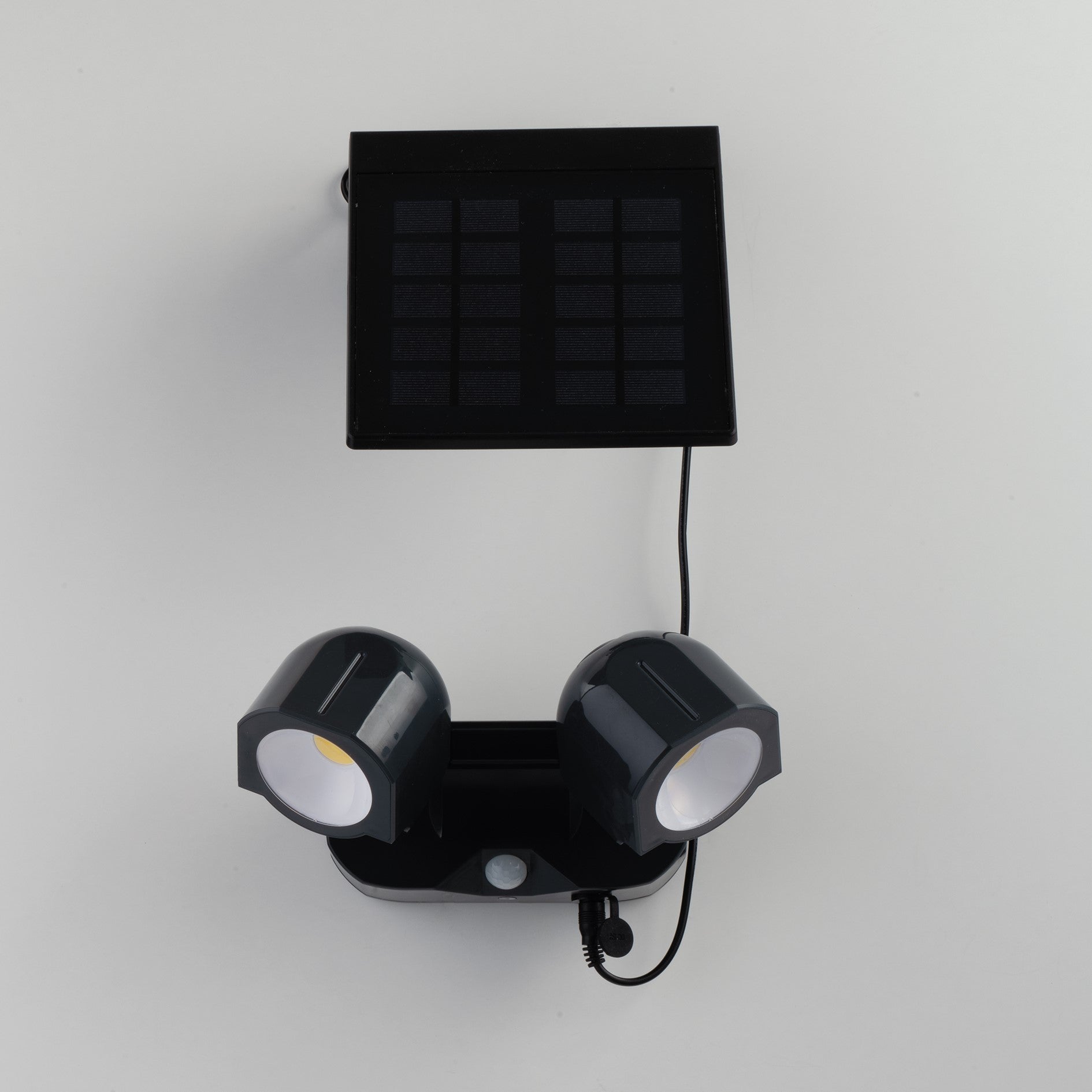 Proiettore per esterni Shiva con pannello solare e sensore di movimento inclusi, con duplice funzione a muro o portatile. - FT-FeelThe