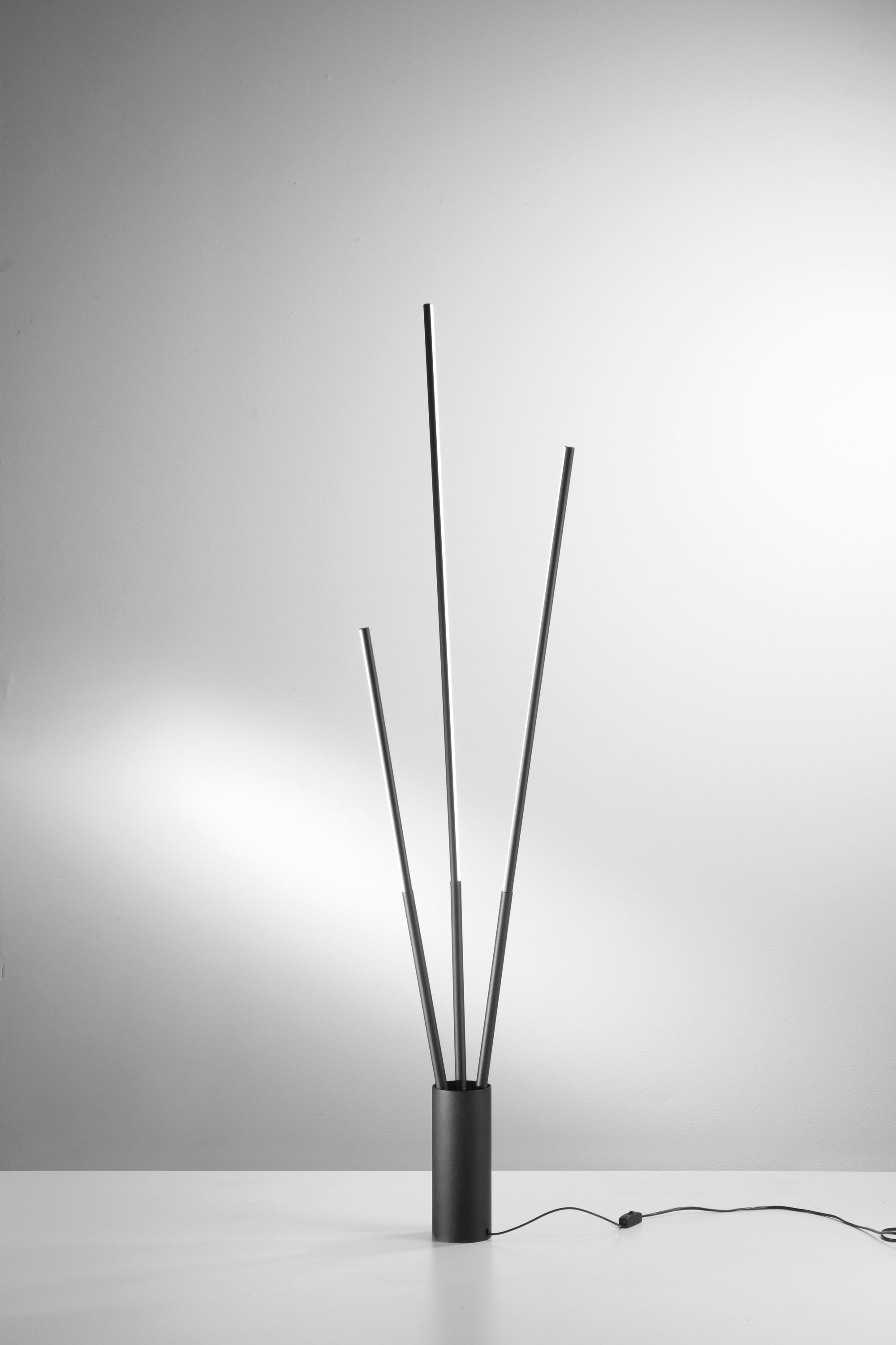 Piantana LED WANDS in metallo con diffusori orientabili CCT - FT-FeelThe