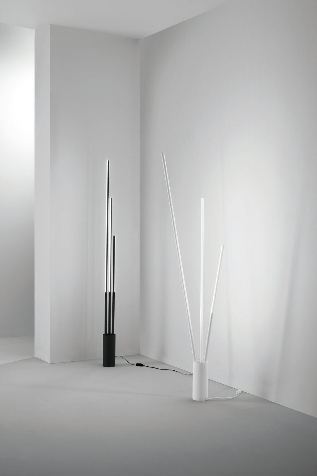 Piantana LED WANDS in metallo con diffusori orientabili CCT - FT-FeelThe