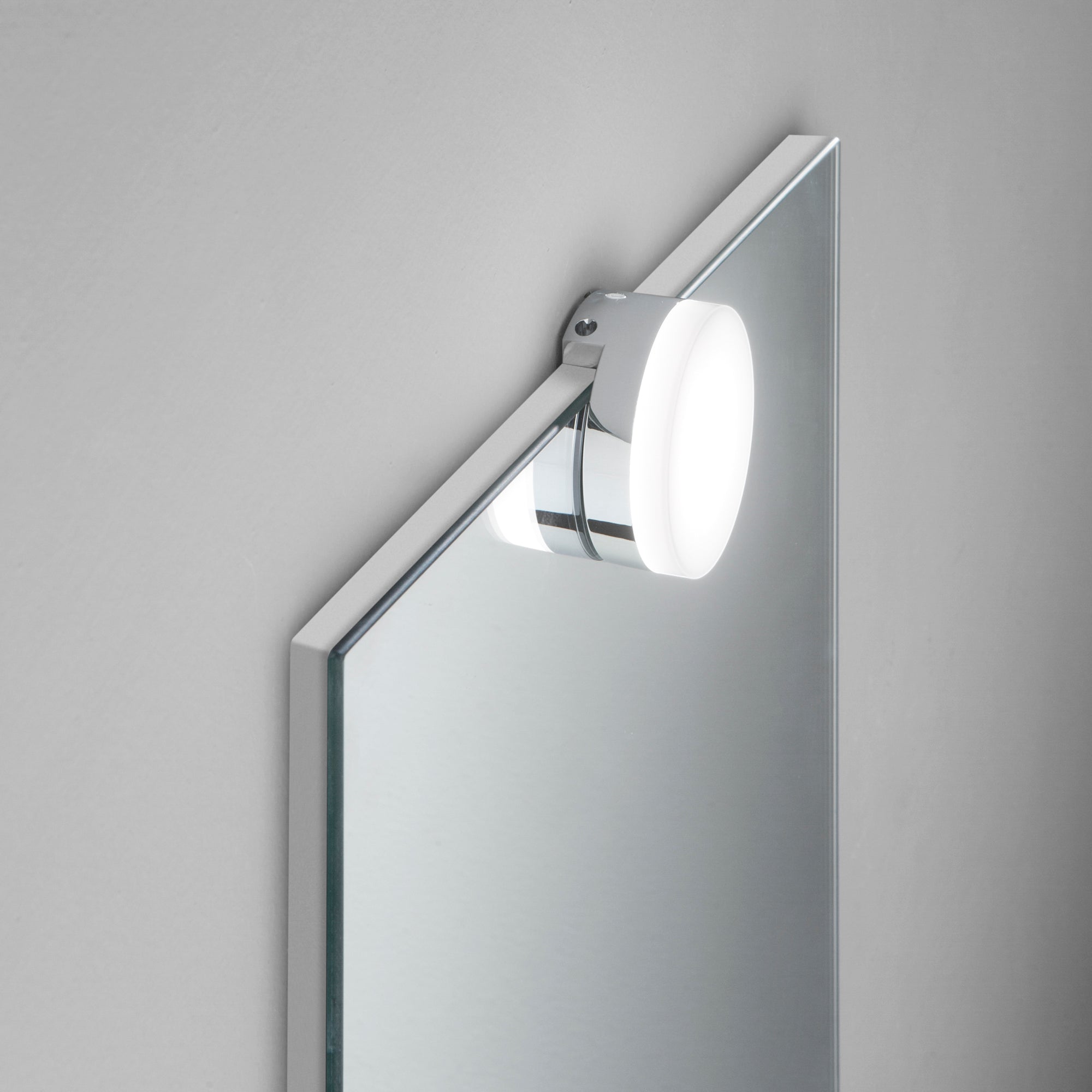 Applique LED da bagno DIVA con base cromata 4W 3000K 4,5 cm. - FT-FeelThe