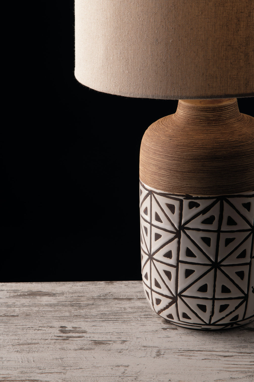 Lampada da tavolo VIETRI in ceramica decorata con paralume in tessuto - FT-FeelThe