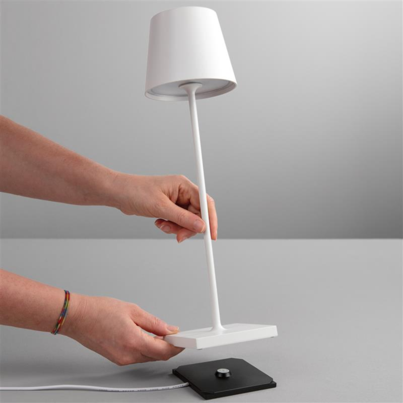 Lampada da tavolo LED DRINK ricaricabile in metallo con touch dimmer - FT-FeelThe