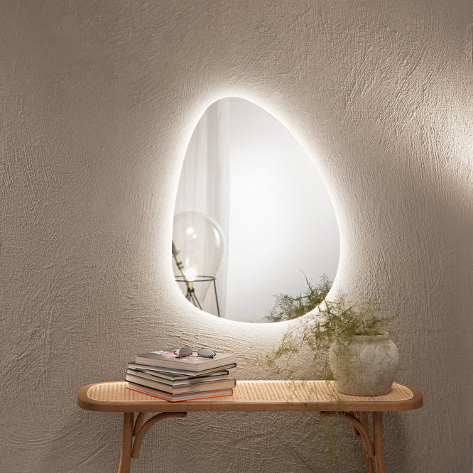 Specchio DROP dal design a goccia con illuminazione a LED, CCT 2 temperature, pellicola antideflagrante, 60 x 80 cm.