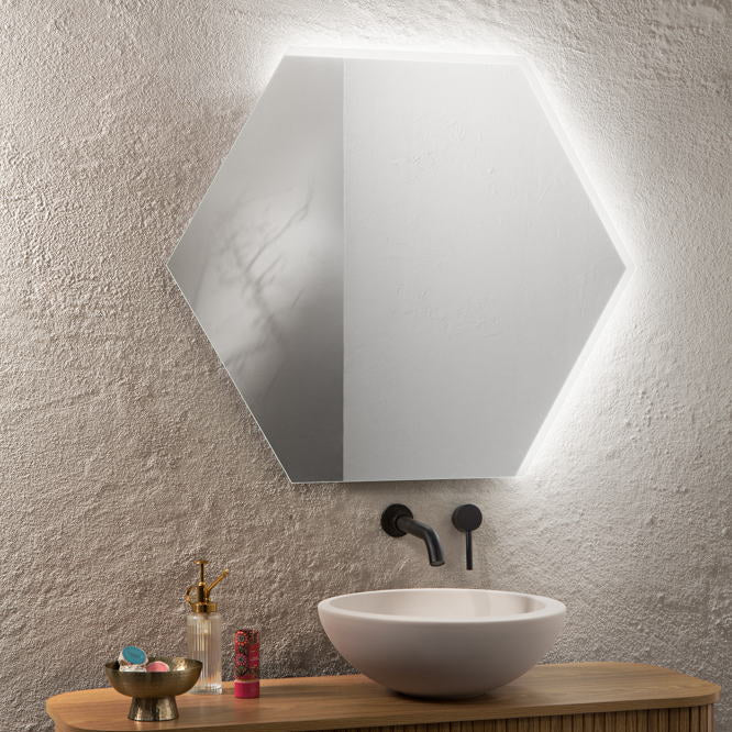 Specchio EXA esagonale con illuminazione a LED, bordo satinato, CCT 2 temperature