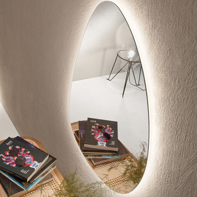 Specchio DROP dal design a goccia con illuminazione a LED, CCT 2 temperature, pellicola antideflagrante, 60 x 80 cm.